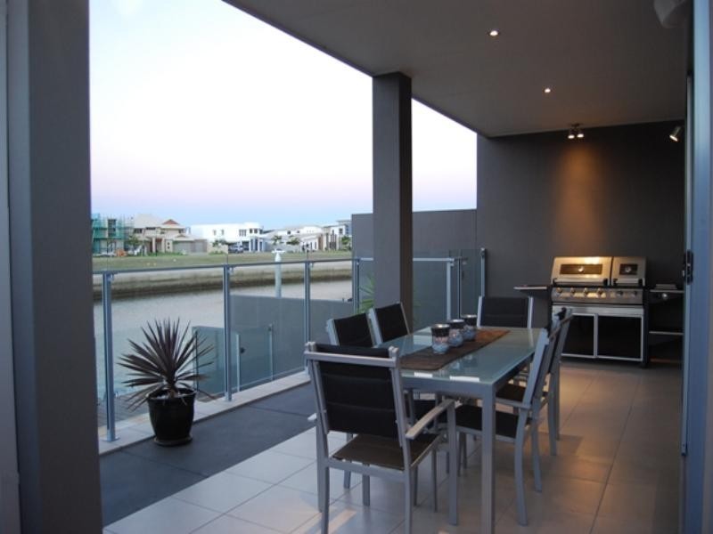 2/29 South Quay Drive, Biggera Waters QLD 4216