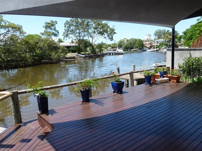 2/7 Perry Place, Biggera Waters QLD 4216