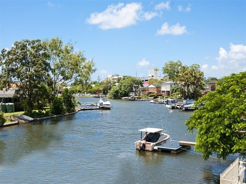 2/7 Perry Place, Biggera Waters QLD 4216