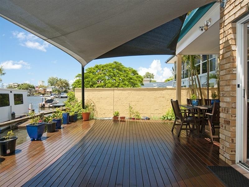 2/7 Perry Place, Biggera Waters QLD 4216