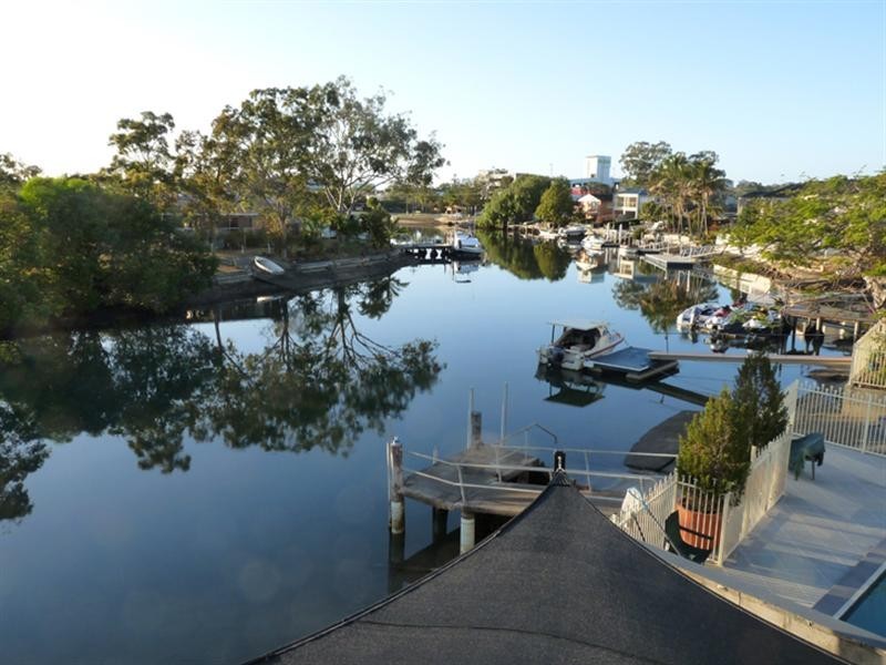 2/7 Perry Place, Biggera Waters QLD 4216