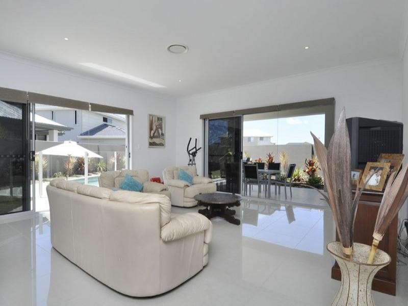 27 Palladium Boulevard, Hope Island QLD 4212