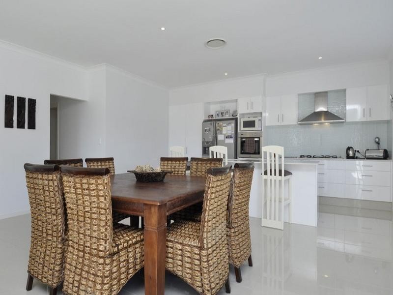 27 Palladium Boulevard, Hope Island QLD 4212