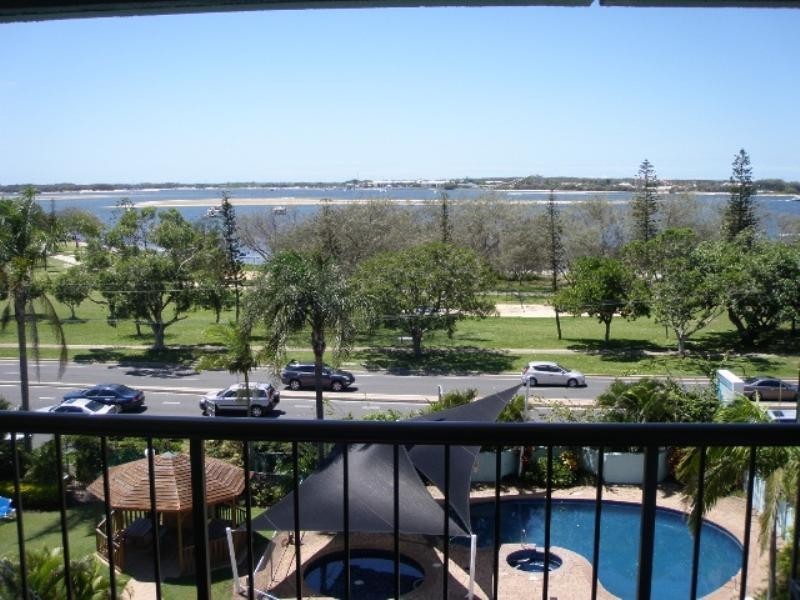 13/114 Marine Parade, Southport QLD 4215