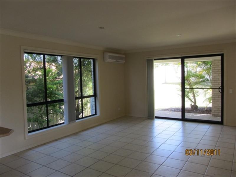 12 Kite Circuit, Arundel QLD 4214