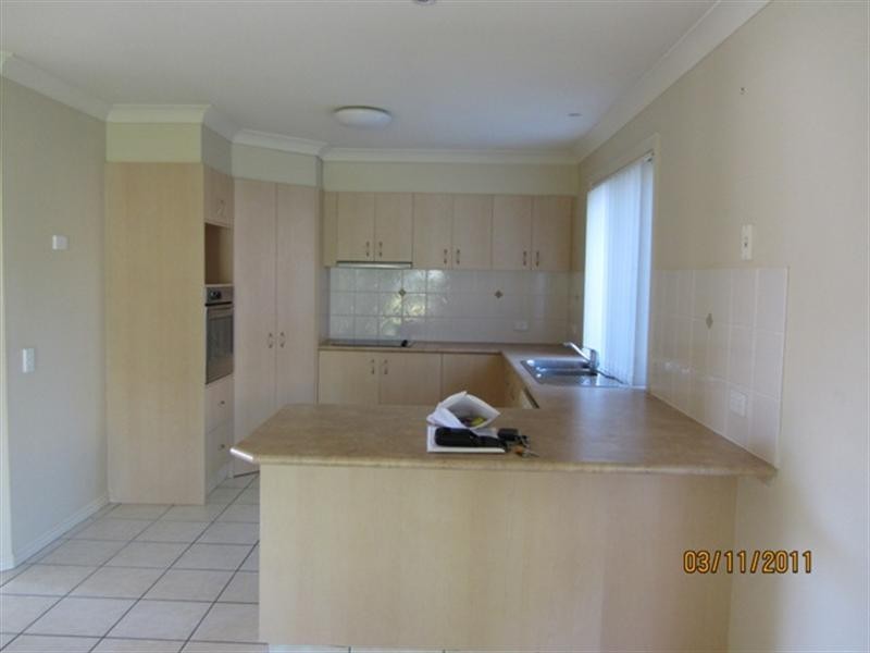 12 Kite Circuit, Arundel QLD 4214
