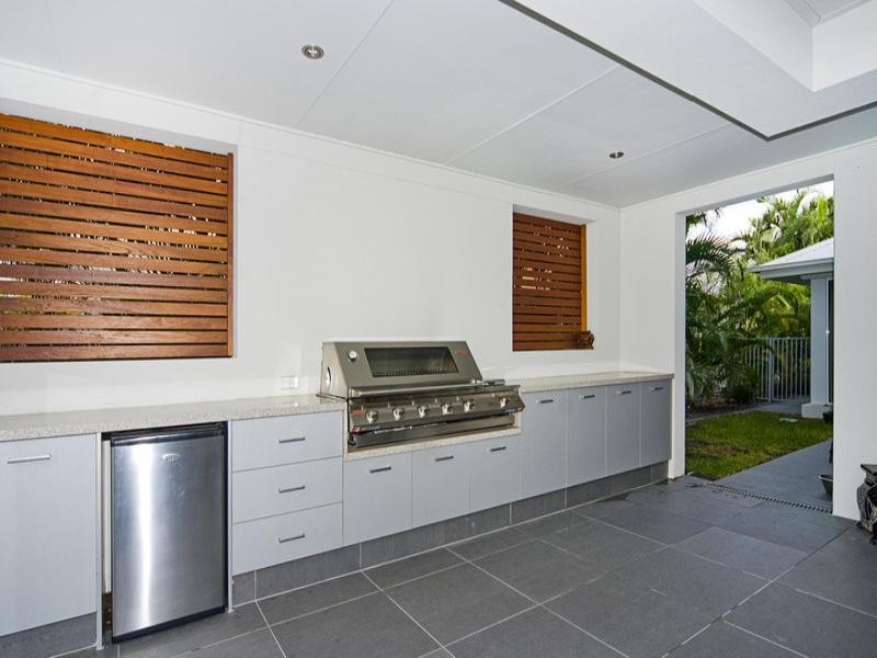 152 Sundance Way, Runaway Bay QLD 4216