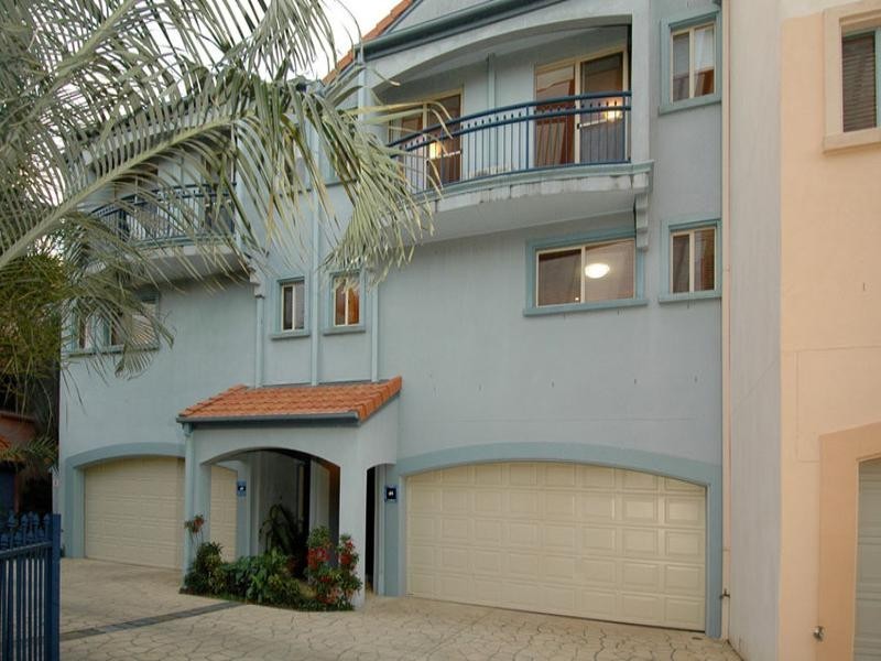 42 John Lund Drive, Hope Island QLD 4212