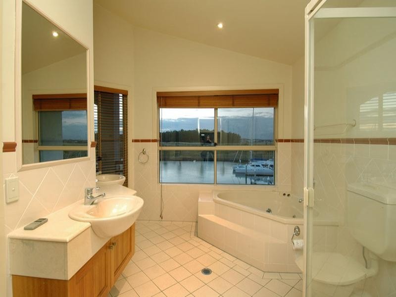 42 John Lund Drive, Hope Island QLD 4212