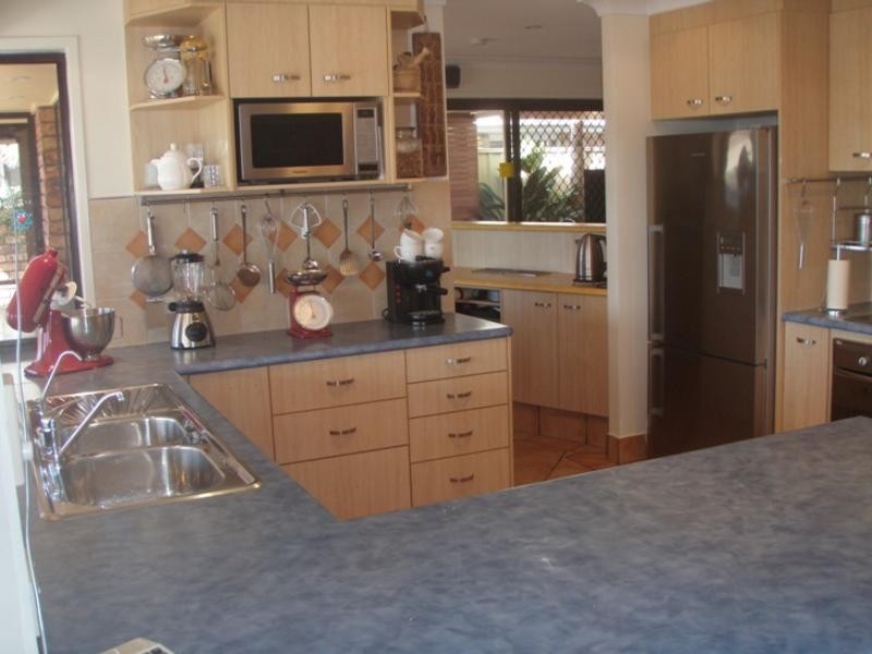 17 Tradewinds Avenue, Paradise Point QLD 4216