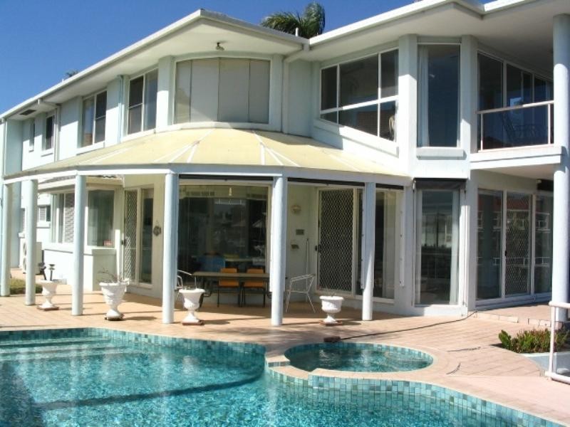 136 Sundance Way, Runaway Bay QLD 4216