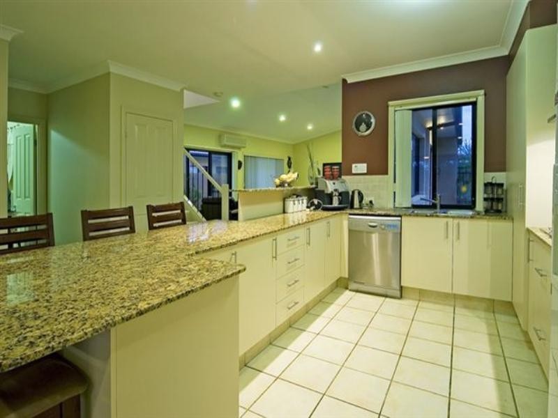 531 Oyster Cove Promenade, Helensvale QLD 4212