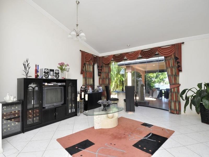 36 Calmwater Crescent, Helensvale QLD 4212