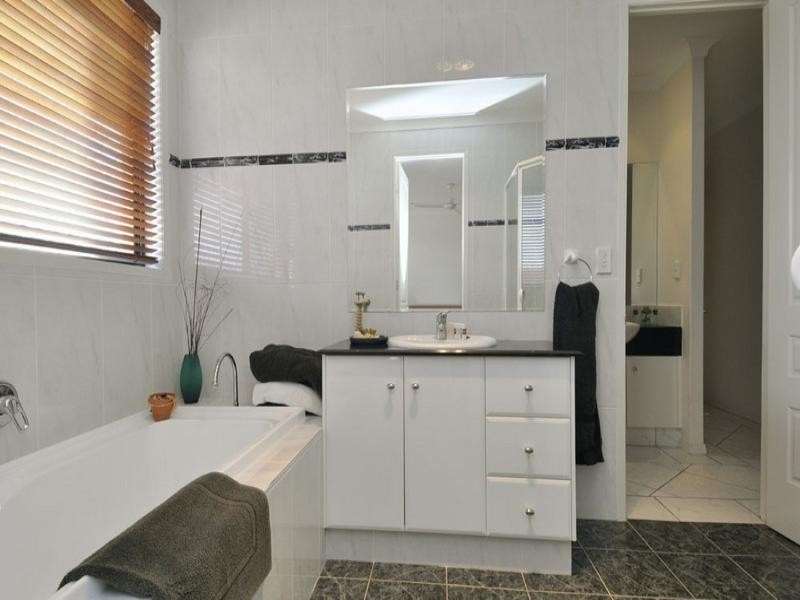 36 Calmwater Crescent, Helensvale QLD 4212