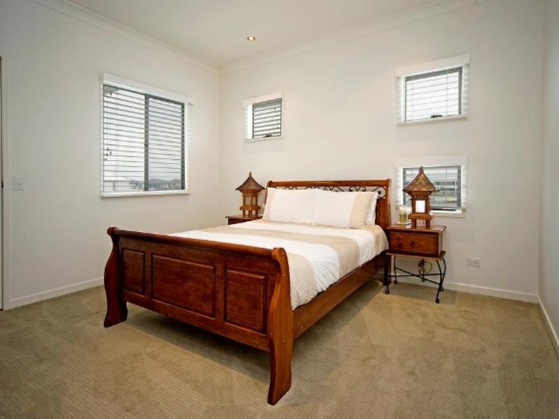 21 Parkview Place, Hope Island QLD 4212