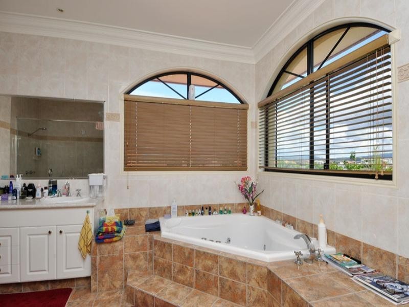 Hope Island QLD 4212