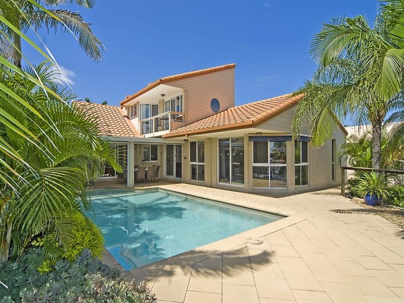 132 Morala Avenue, Runaway Bay QLD 4216