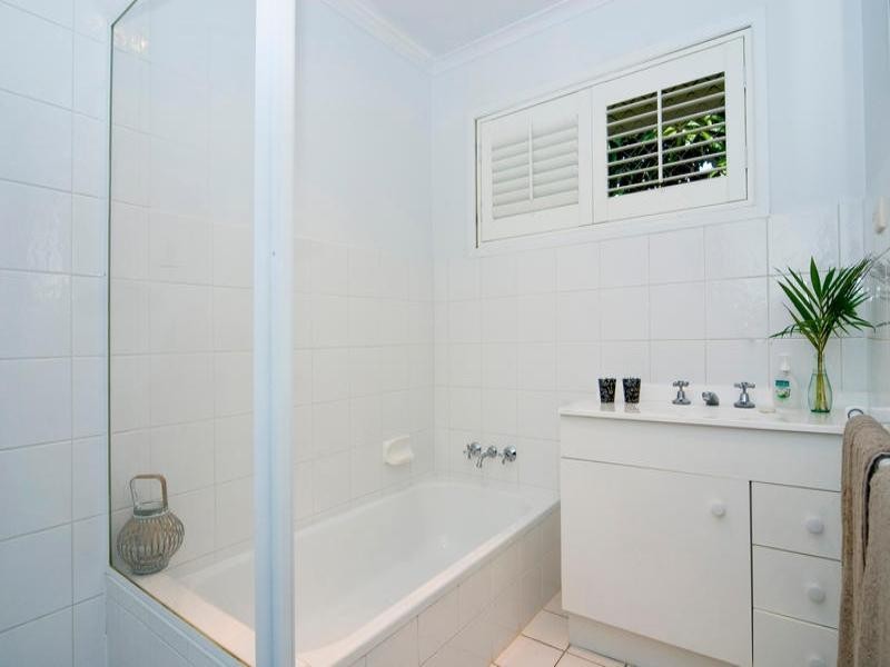 14 Deagon Drive, Runaway Bay QLD 4216