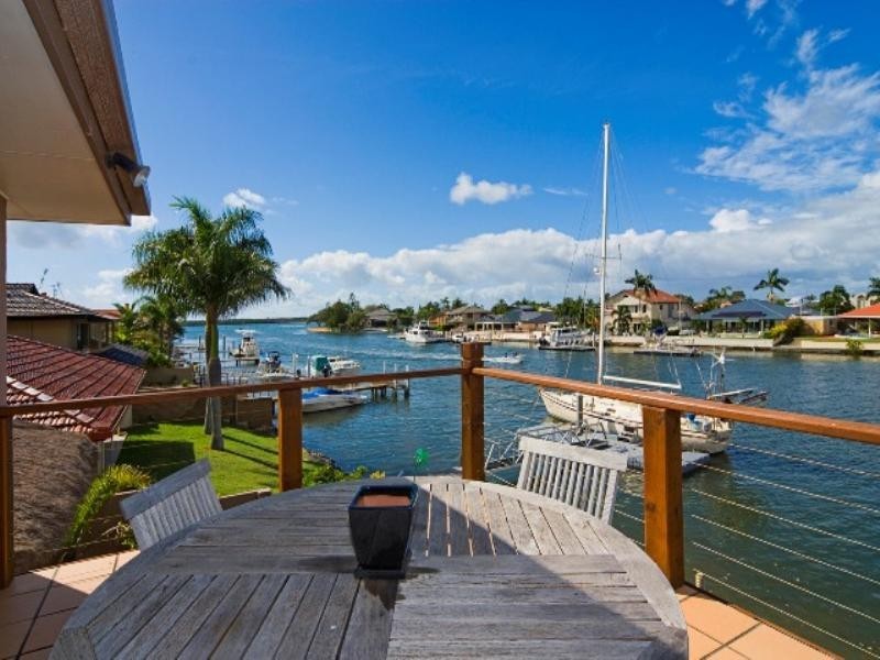 14 Markham Avenue, Runaway Bay QLD 4216