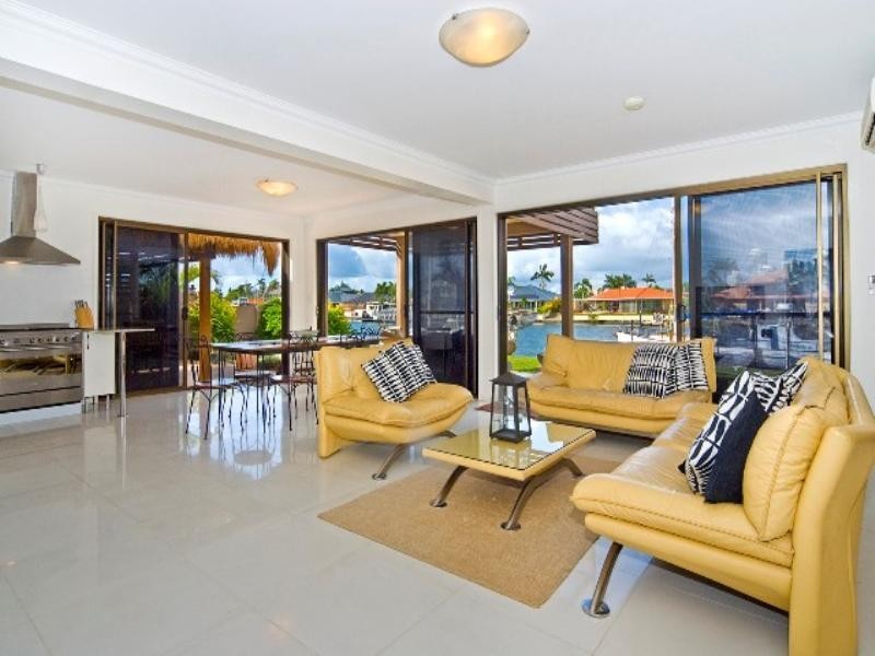 14 Markham Avenue, Runaway Bay QLD 4216