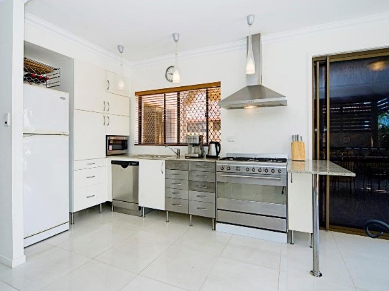 14 Markham Avenue, Runaway Bay QLD 4216