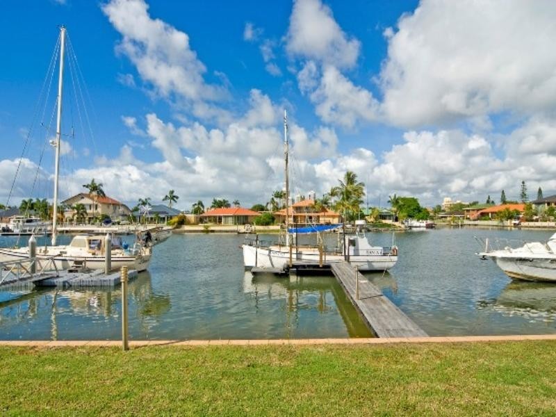 14 Markham Avenue, Runaway Bay QLD 4216
