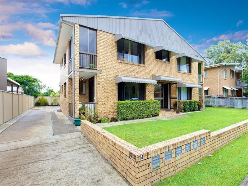 2/4 Milton Avenue, Paradise Point QLD 4216