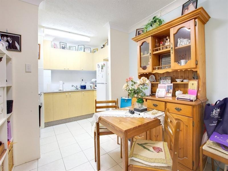 2/4 Milton Avenue, Paradise Point QLD 4216