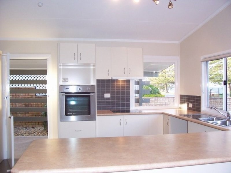 13 Centenary Drive, Hollywell QLD 4216