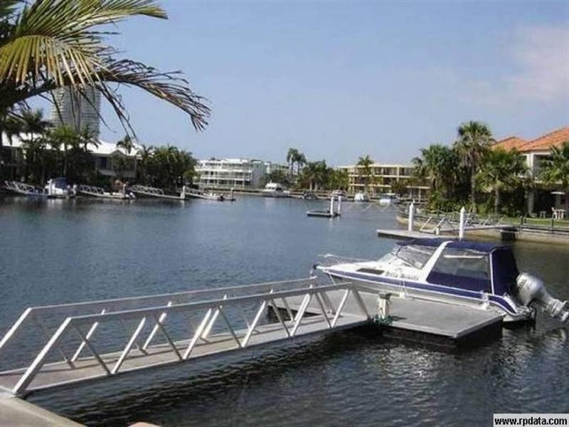 15 Chesterfield Place, Runaway Bay QLD 4216