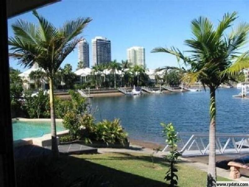 15 Chesterfield Place, Runaway Bay QLD 4216