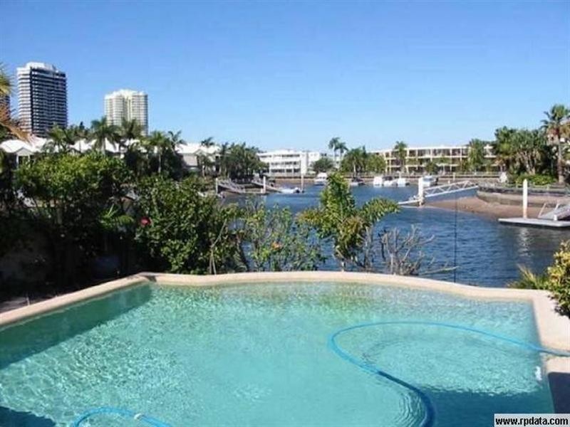 15 Chesterfield Place, Runaway Bay QLD 4216