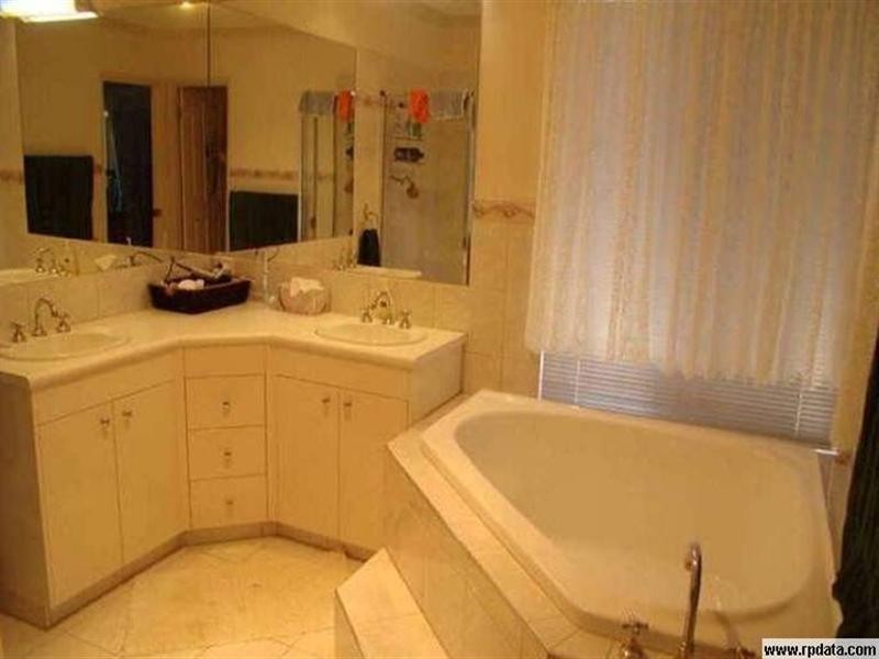 15 Chesterfield Place, Runaway Bay QLD 4216