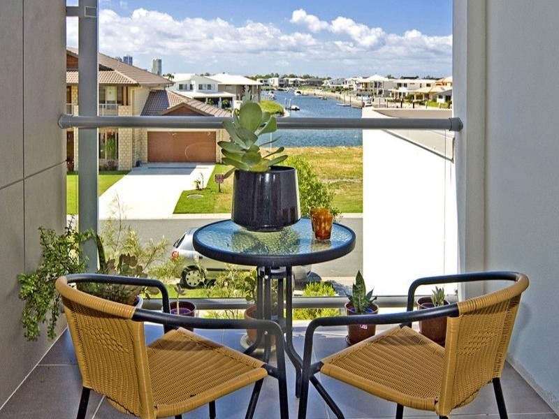 1/64 Compass, Biggera Waters QLD 4216