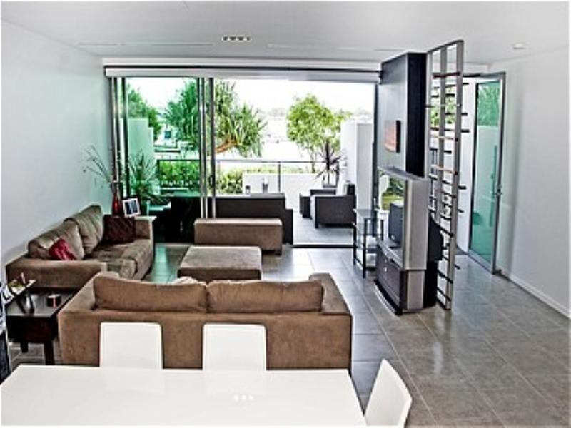 2108 Marine Precinct East, Paradise Point QLD 4216