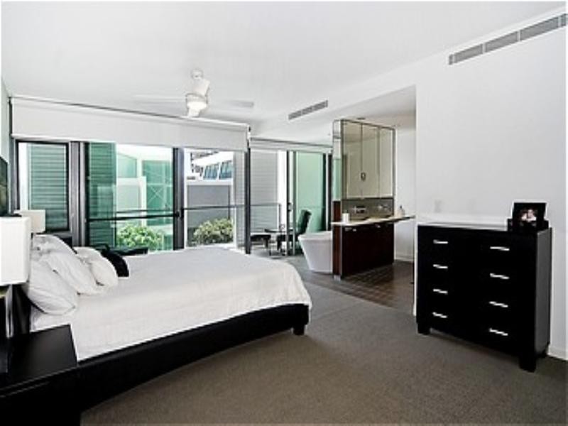 2108 Marine Precinct East, Paradise Point QLD 4216