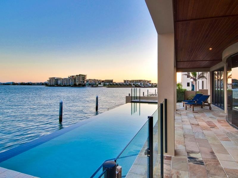 27 King Arthurs Court, Paradise Point QLD 4216