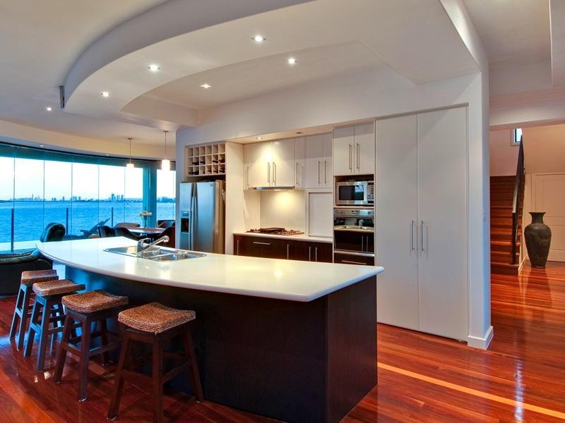 27 King Arthurs Court, Paradise Point QLD 4216