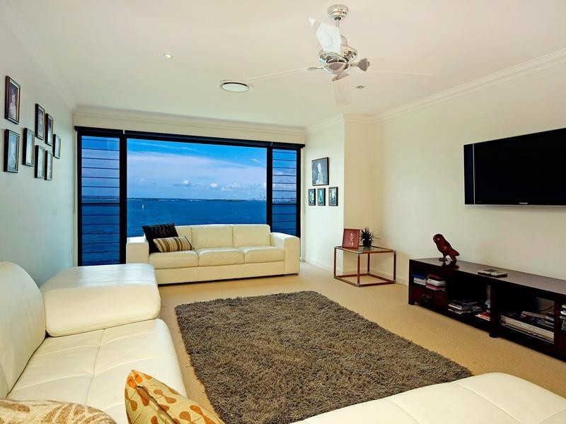 27 King Arthurs Court, Paradise Point QLD 4216
