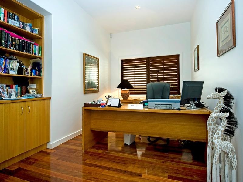 27 King Arthurs Court, Paradise Point QLD 4216