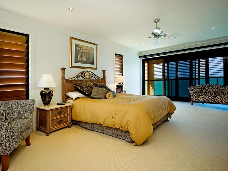 27 King Arthurs Court, Paradise Point QLD 4216