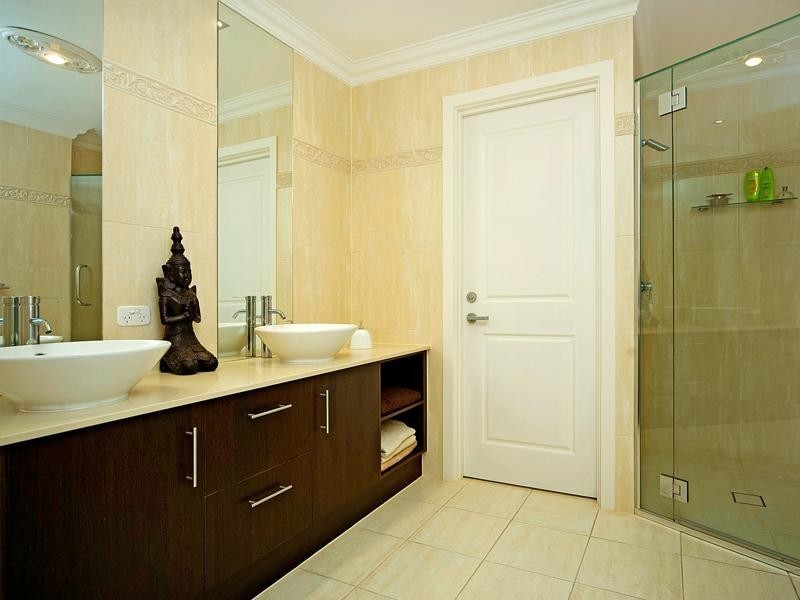 27 King Arthurs Court, Paradise Point QLD 4216