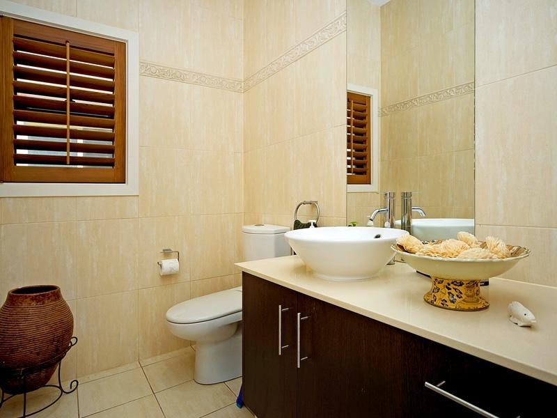 27 King Arthurs Court, Paradise Point QLD 4216