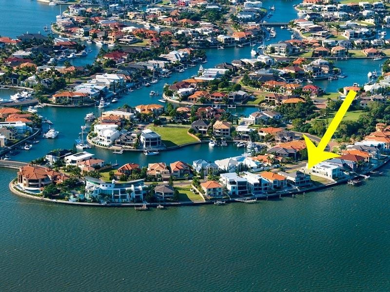 27 King Arthurs Court, Paradise Point QLD 4216