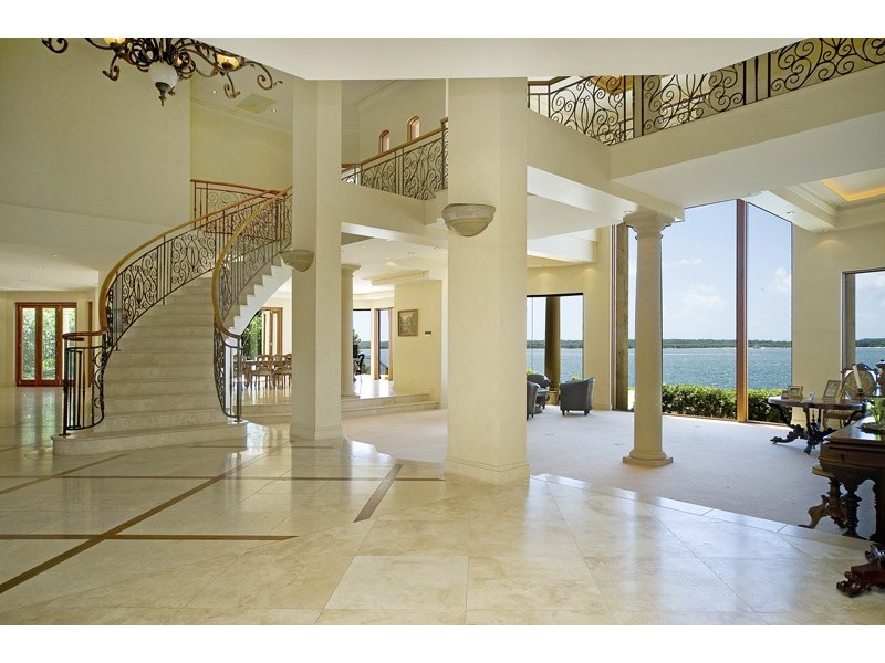 3 Sir Lancelot Close, Sovereign Islands QLD 4216