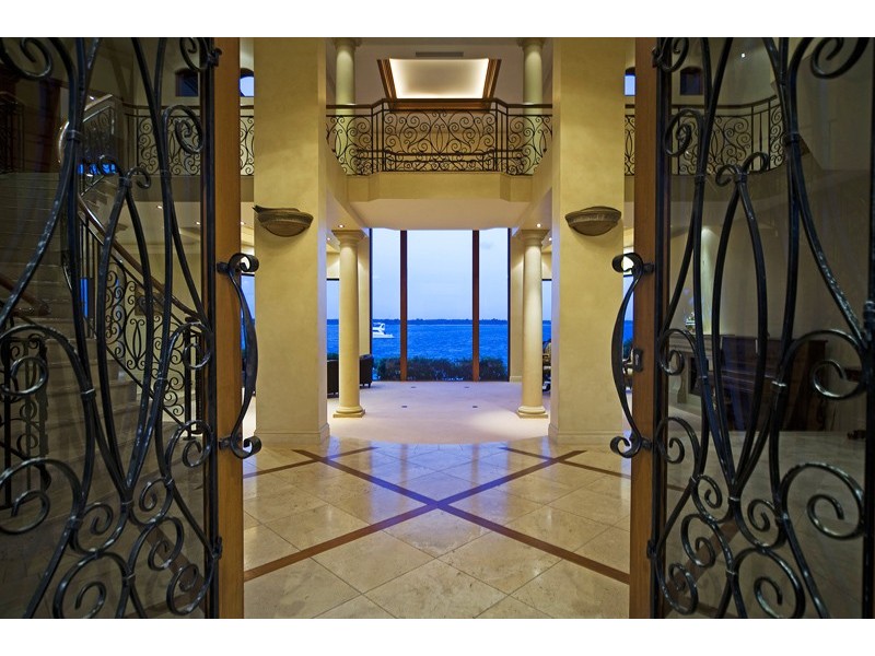 3 Sir Lancelot Close, Sovereign Islands QLD 4216