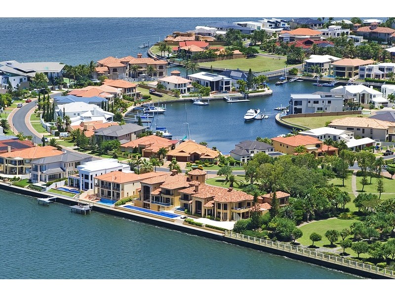 3 Sir Lancelot Close, Sovereign Islands QLD 4216