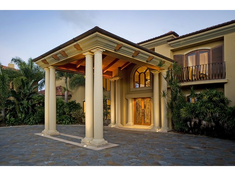 3 Sir Lancelot Close, Sovereign Islands QLD 4216