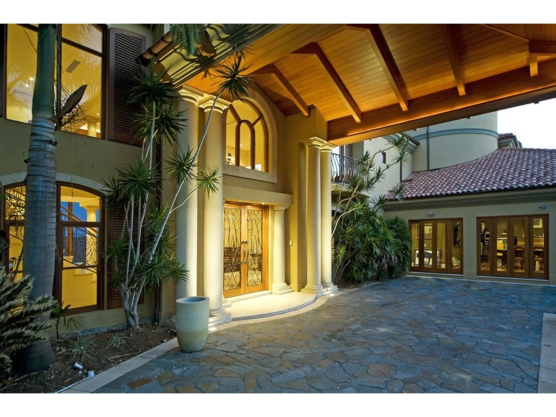 3 Sir Lancelot Close, Sovereign Islands QLD 4216