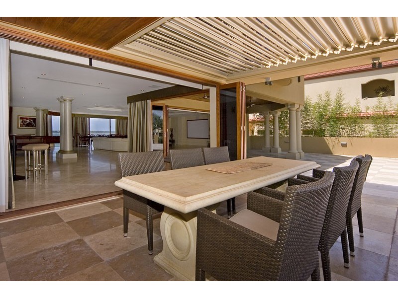 3 Sir Lancelot Close, Sovereign Islands QLD 4216